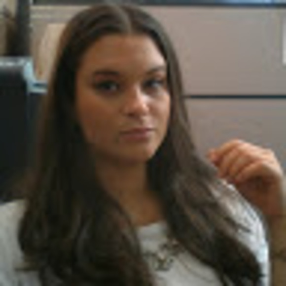 Profile Picture of Maria Consuegra (@maria_consuegra) on Poshmark