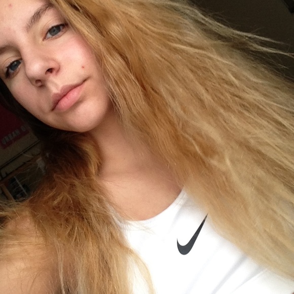 Profile Picture of Lucia Mavian (@lcmavian) on Poshmark