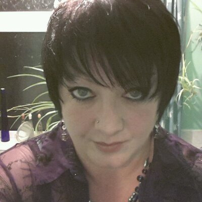 Profile Picture of Lisa Weller (@willowgoth) on Twitter