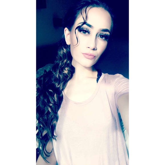 Profile Picture of Jade Hooker (@jadelenaehooker) on Poshmark