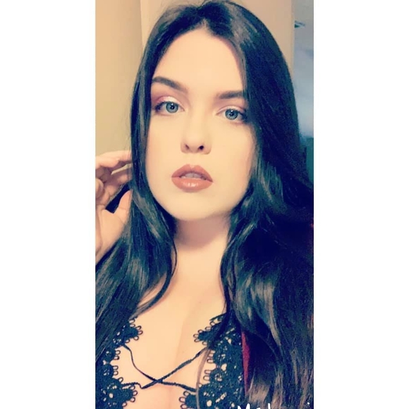 Profile Picture of Linette Quirch-sanchez (@linlove95) on Poshmark