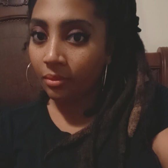 Profile Picture of Meredith Whitney (@mattmw) on Poshmark