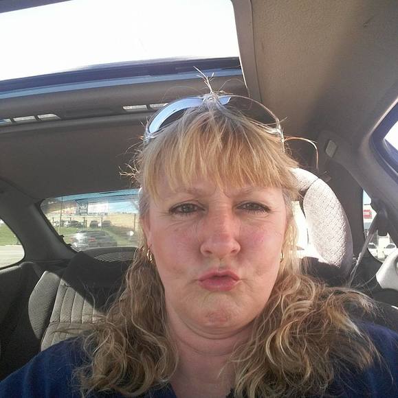 Profile Picture of Lisa Haynes (@lisahaynes1968) on Poshmark