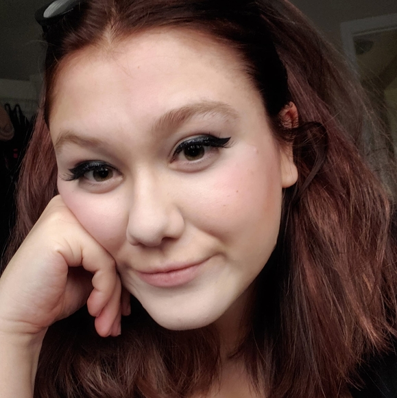 Profile Picture of Melody Wade (@melody_wade) on Poshmark