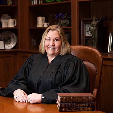 Profile Picture of Chief Judge Karen Arnold-Burger (@judge_kab) on Twitter