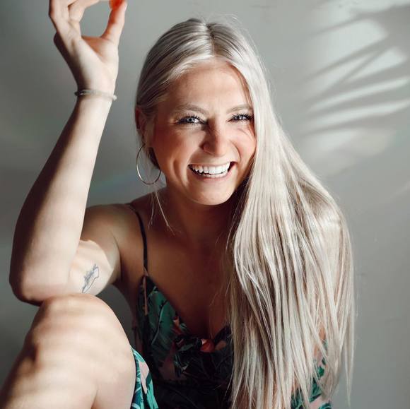 Profile Picture of Alexa Munger (@alexanyc) on Poshmark