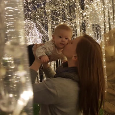 Profile Picture of deanna. (@deannaesch) on Twitter
