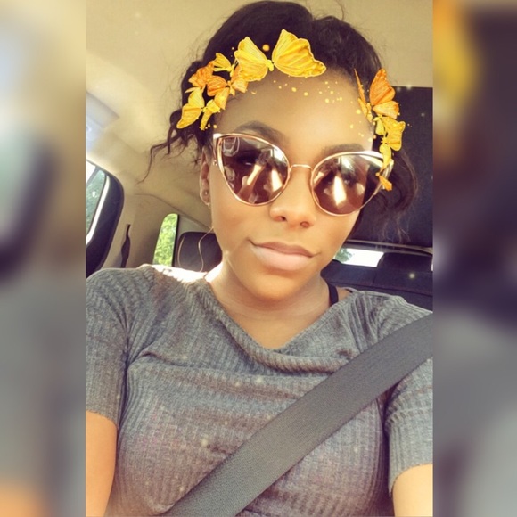 Profile Picture of Tia-morgan Garth (@tiagarth) on Poshmark