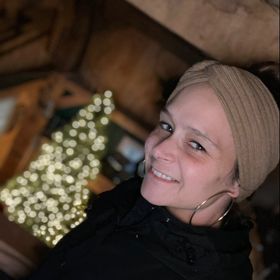 Profile Picture of Lori Lindstrom-Mitchell (@lorijewel) on Pinterest