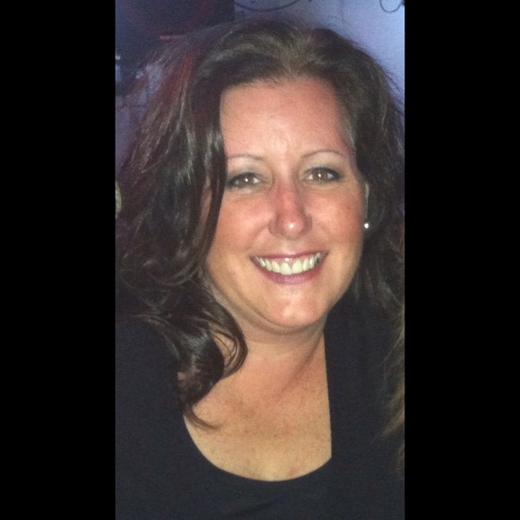 Profile Picture of Beth Aughenbaugh (@shugpep) on Poshmark