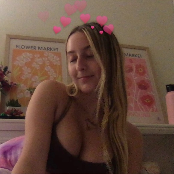 Profile Picture of Jordan Samec (@jordanella96) on Poshmark