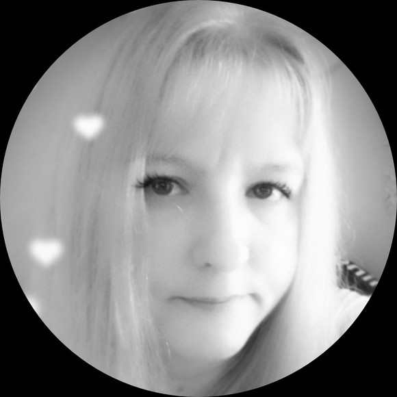 Profile Picture of Victoria Gindhart (@vgindhart) on Poshmark