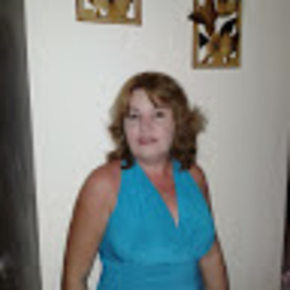 Profile Picture of Marisel Alvarez (@mariselalvarez8) on Poshmark