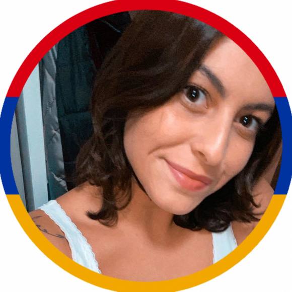 Profile Picture of Danielle Zakarian (@daniellezakari) on Poshmark