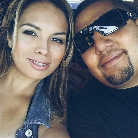 Profile Picture of Joshua Longoria (@joshualongoria) on Poshmark