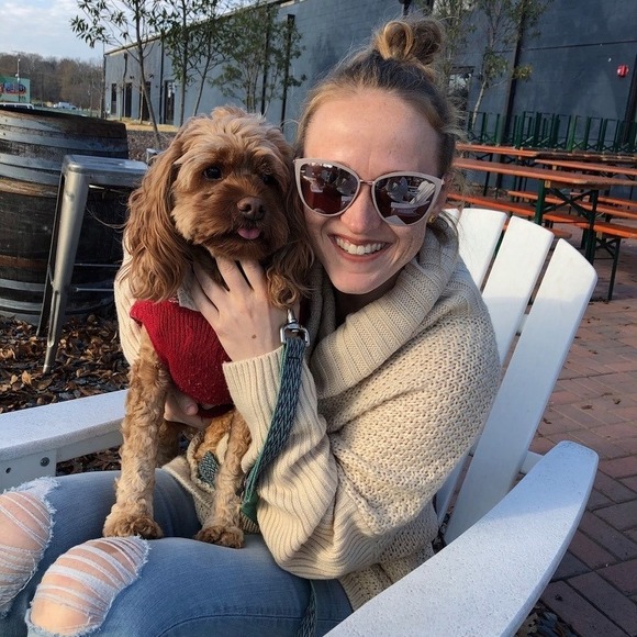 Profile Picture of Bethany Bennett (@bethanyb90) on Poshmark