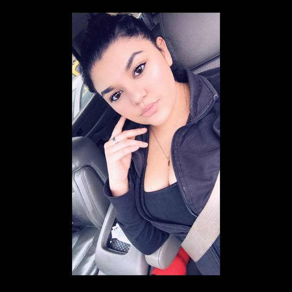 Profile Picture of Itzel Reyes-herrera (@itzelreyes2499) on Poshmark