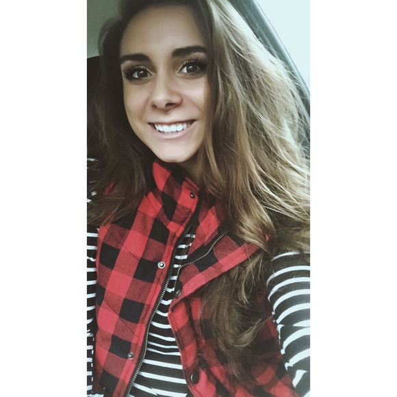 Profile Picture of Amelia Cantrell (@agc14) on Poshmark