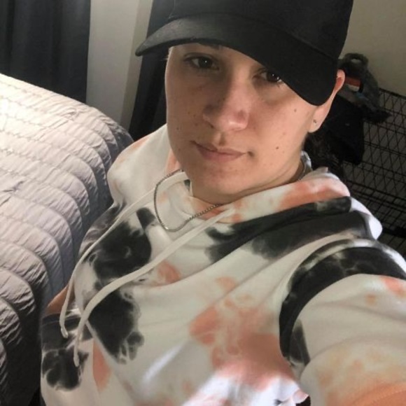 Profile Picture of Alice Martinez (@alicemartine269) on Poshmark