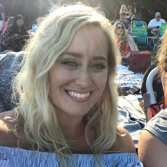 Profile Picture of Jessica Massart (@jessica_massart) on Poshmark