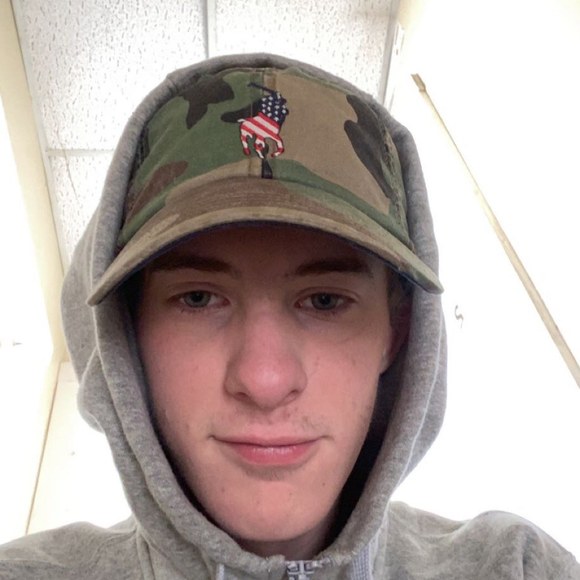 Profile Picture of Stephen Stickles (@stephenstickles) on Poshmark