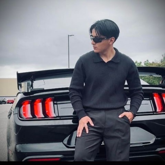 Profile Picture of Fernando Fernandez (@fernandofern720) on Poshmark