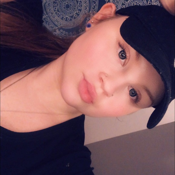 Profile Picture of Haley Bowers (@bowershailey) on Poshmark