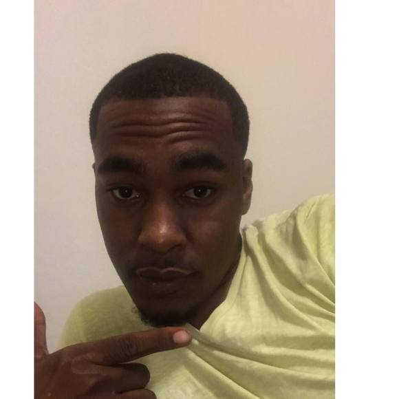 Profile Picture of Ivy Glo (@parisnothilton_) on Poshmark