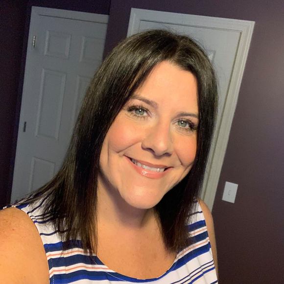 Profile Picture of Michelle Denlea (@shellh74) on Poshmark