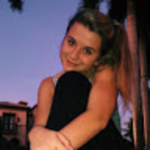 Profile Picture of Evieanna Fosso (@fossoe1764) on Poshmark