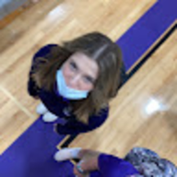 Profile Picture of Isabella Lessells (@ilessells) on Poshmark