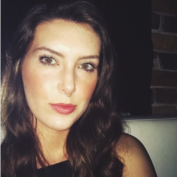 Profile Picture of Madelyne Allen (@madelyneallen) on Poshmark