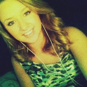 Profile Picture of Allison Farmer (@aelorafarmer) on Myspace