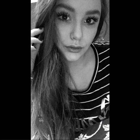 Profile Picture of Anamaria Campillo (@anaisamazing) on Poshmark