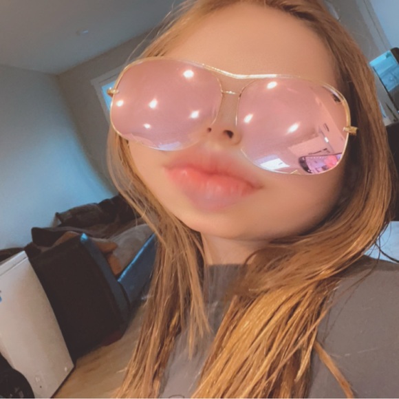 Profile Picture of Paisley Stanvick (@paisstanvick) on Poshmark