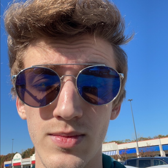 Profile Picture of Alex Conrad (@obi_np) on Poshmark