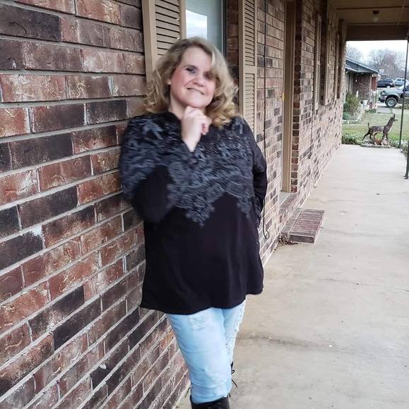 Profile Picture of Amy Armer (@amyarmer) on Poshmark