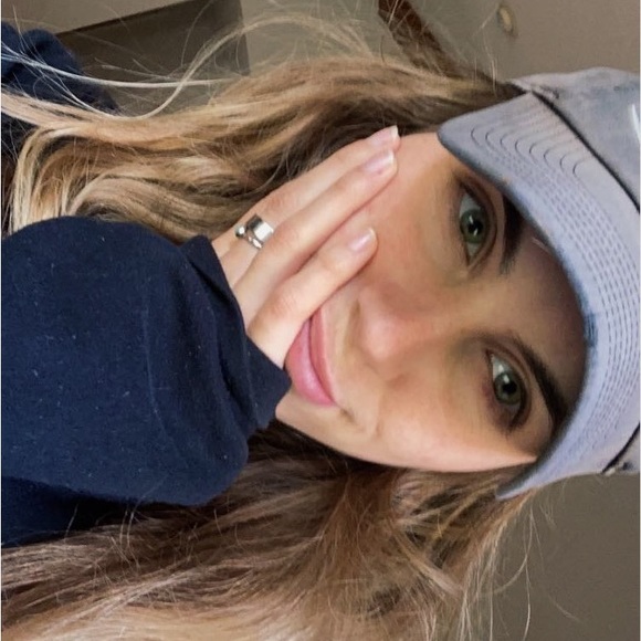 Profile Picture of Kate Starnes (@k_starnes15) on Poshmark