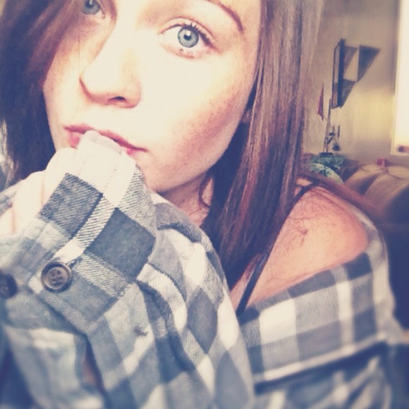 Profile Picture of Michaela Nevala (@comawhat) on Poshmark