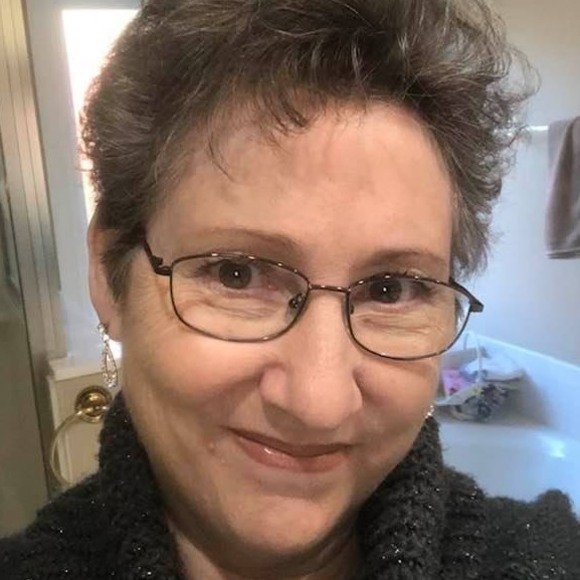 Profile Picture of Ruth Dunbar (@ruth_dunbar) on Poshmark