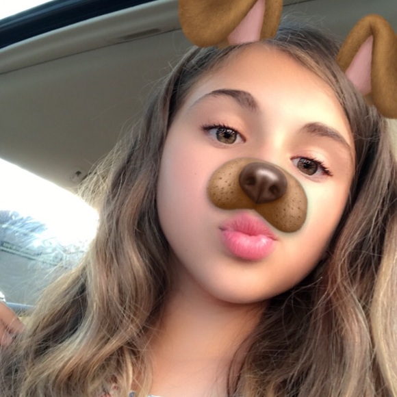 Profile Picture of Julia Bueno (@julia_bueno) on Poshmark