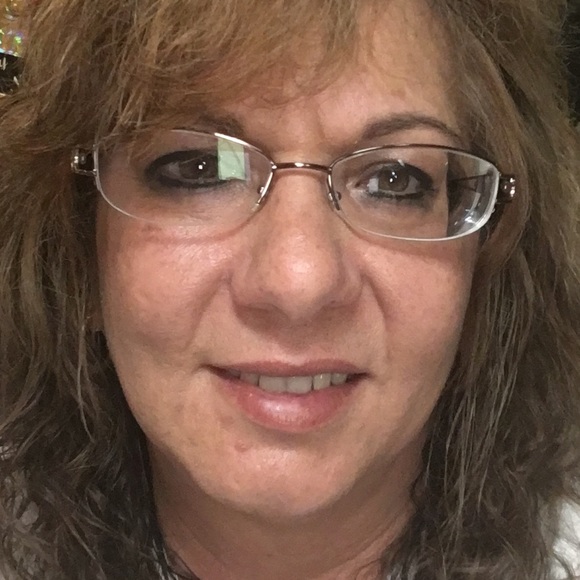 Profile Picture of Victoria Fausnaught (@geminivic) on Poshmark