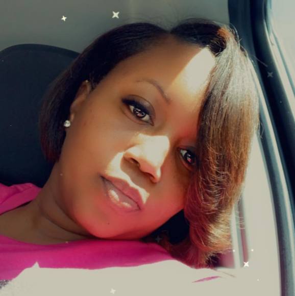 Profile Picture of Danielle Kinchen (@kinchen86) on Poshmark