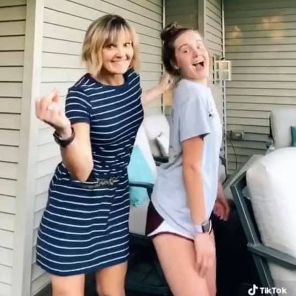 Profile Picture of Lindy Pfingsten (@lindy_p) on Poshmark