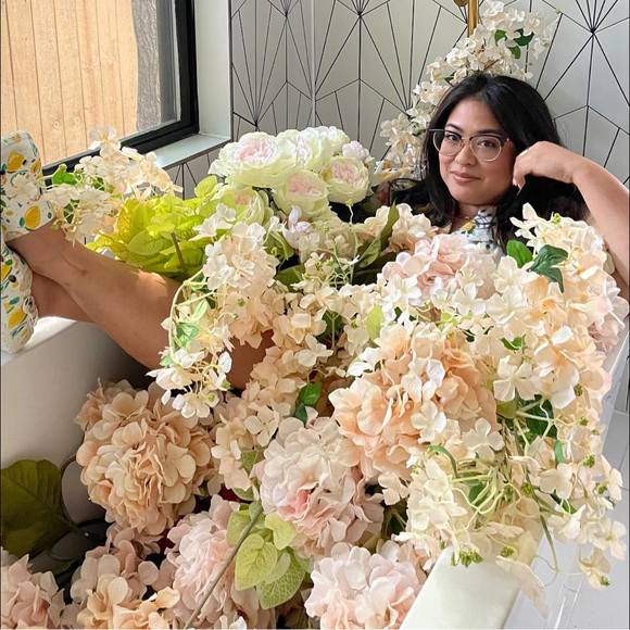 Profile Picture of Sharon Alcera (@salcera) on Poshmark