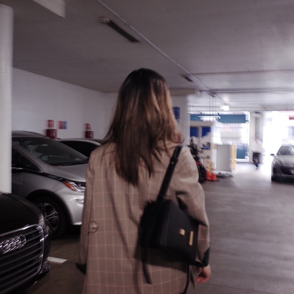 Profile Picture of Yunwei Yang (@carrieeey) on Poshmark