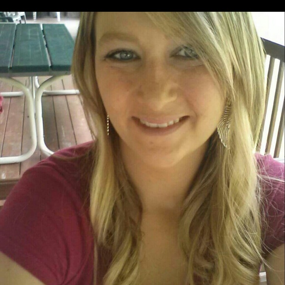 Profile Picture of Jessica Ashley (@jashley74) on Poshmark