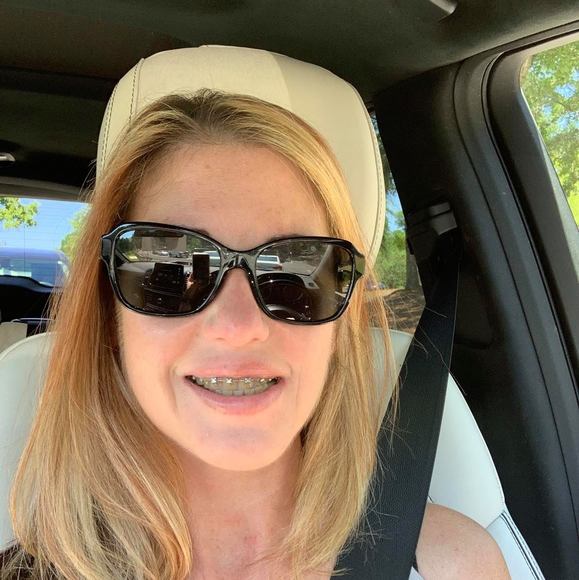 Profile Picture of Hannah Reznicek (@hannahrez) on Poshmark