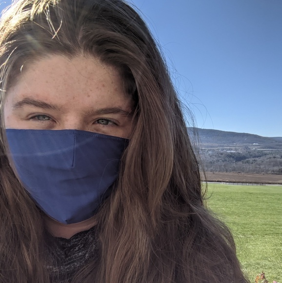 Profile Picture of Hannah Mcgonnell (@lunamcg) on Poshmark