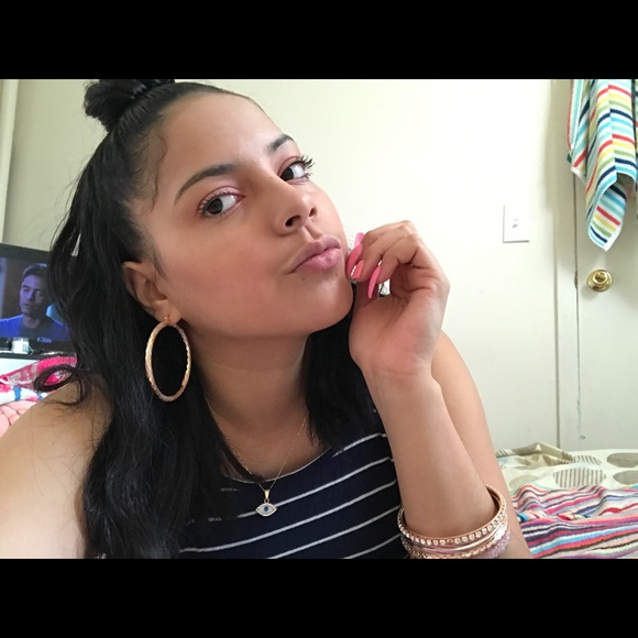 Profile Picture of Zaile Maybach (@zaile) on Poshmark